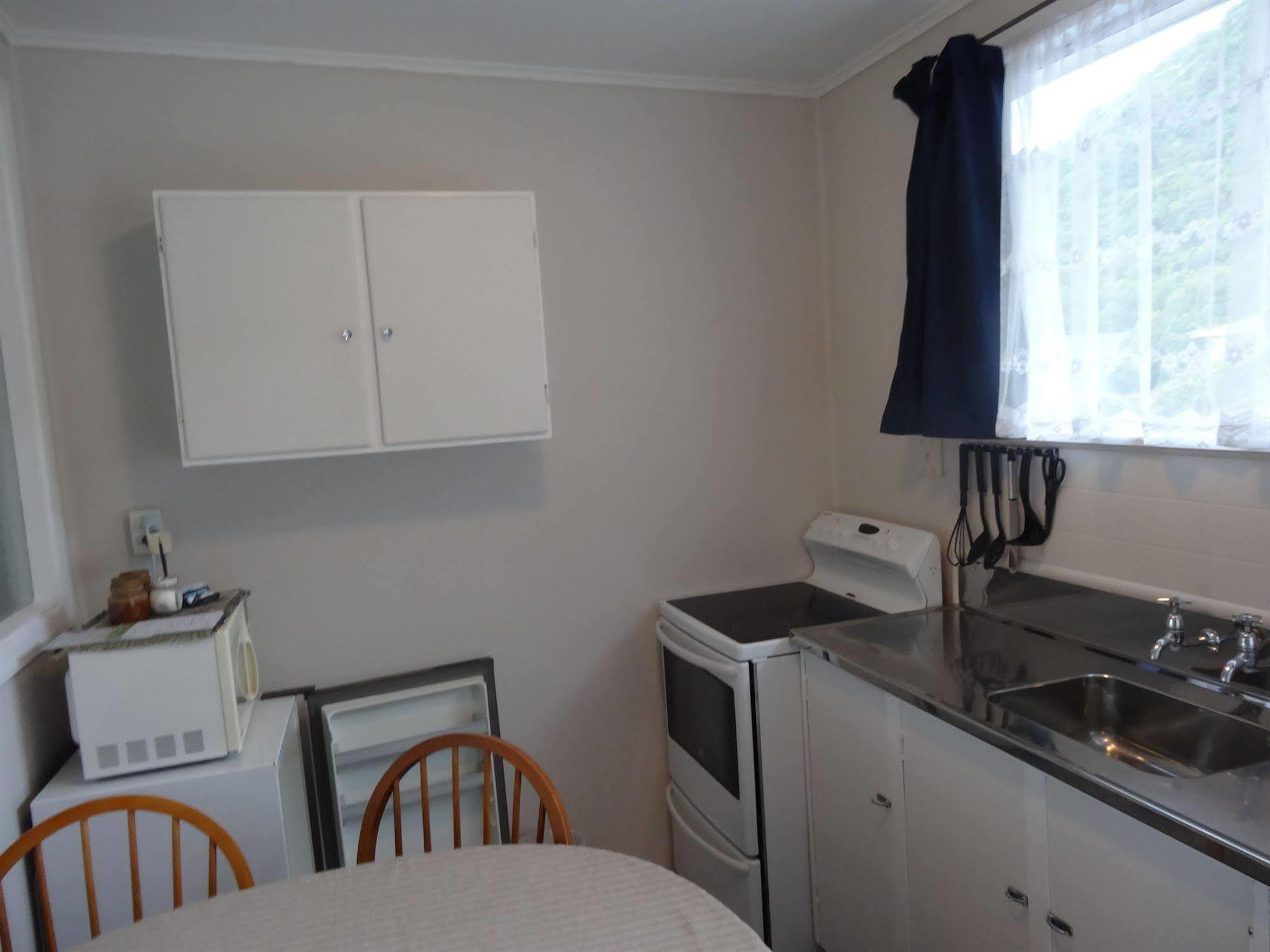 Beachside Sunnyvale Motel Піктон Екстер'єр фото