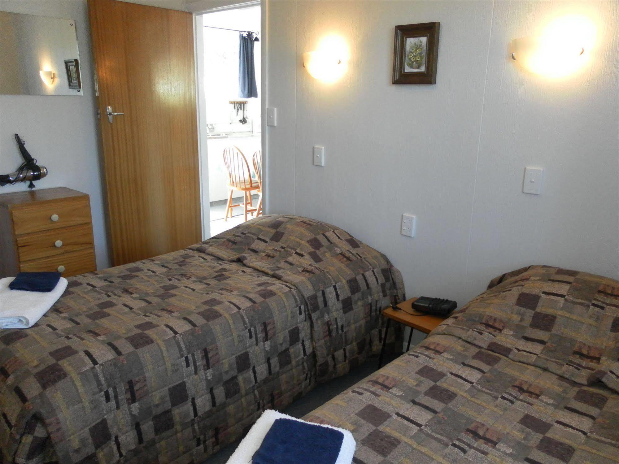 Beachside Sunnyvale Motel Піктон Екстер'єр фото